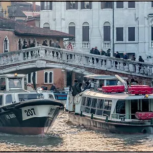 https://central-venetian-style-2-bedroom-apartment.hotelinveneto.com